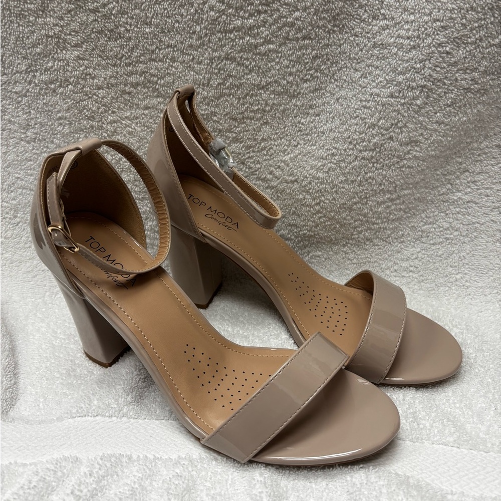 BRAND NEW! Gorgeous Nude Heels with extra comfort! Ankle straps for support!🤎